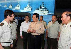 （圖）胡錦濤等中央領導同志在京參觀新中國成立以來國防和軍隊建設成就展