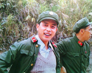 時任139師師長的黃俊傑師長與劉冬冬政委視察陣地