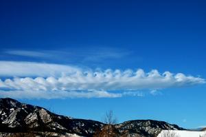這些瘋狂的雲朵被稱之為“開爾文-赫姆霍茲波浪”