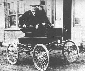 福特於1903年成立工廠著手生產的汽車