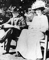 1908年邱吉爾與妻子