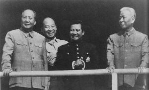 西哈努克與中國領導人在一起:左起毛澤東、彭真、西哈努克、劉少奇