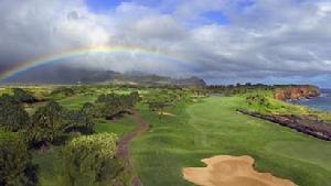 夏威夷考艾島的高爾夫球場上空出現了美麗的彩虹