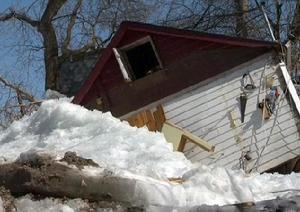 加拿大積冰衝上岸居民房屋被毀