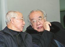 2007年2月8日林凌（右）與辛文在一起