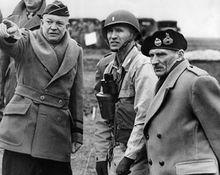 艾森豪與英國陸軍元帥蒙哥馬利視察戰情