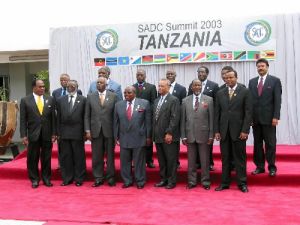 2003年8月25日，第23屆南共體首腦會議在坦尚尼亞首都三蘭港舉行。