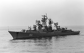 蘇聯海軍卡辛級（Kashin Class）驅逐艦的中央椲桿是MR-500雷達