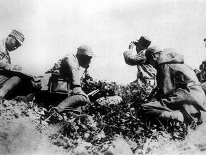 八路軍115師指揮所。 左一：115師師長林彪