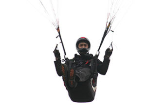 張海龍參加滑翔比賽