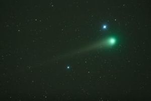 發綠光的彗星