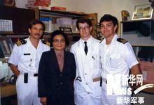 80年代初，馮理達在法國講學，與同行合影