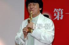 第一個香港男演員-成龍