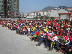 洗溪學校舉辦校園歌手大賽-眾多學生