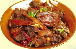 老豬腳熬乾板菜 老豬腳熬乾板菜