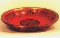 西漢黑漆朱繪夔龍海潮紋盤 西漢黑漆朱繪夔龍海潮紋盤