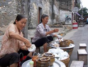 北海老街龍王廟最有名的賣杯仔米乙的小攤