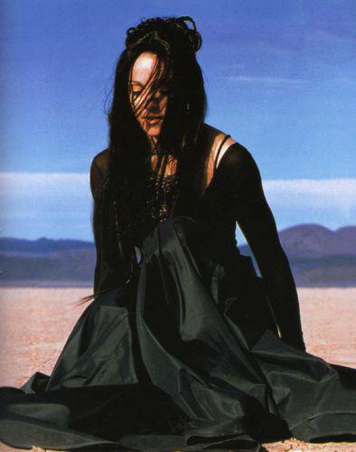 冷若冰霜[麥當娜·西科尼個人單曲]