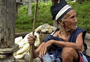 　居住在小七孔的這位瑤族老人已有90多歲，由於環境幽雅,這裡生活的居民大多長壽
