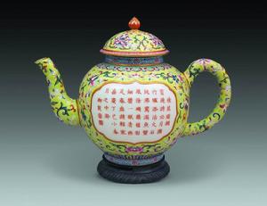 清嘉慶粉彩開光御題詩茶壺 清嘉慶粉彩開光御題詩茶壺