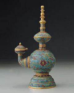 清乾隆掐絲琺瑯奔巴壺 清乾隆掐絲琺瑯奔巴壺