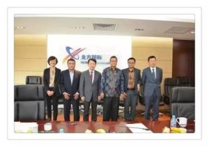 王粵濤（左三）