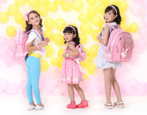 粉美兒希望每位小公主都能背著漂亮的書包，邁著快樂的步伐去學校，更希望每位小公主都能開心快樂的渡過學校生活。在本篇中粉美兒為小公主們提供了人性化的學習產品，可使小公主們在枯燥的學習中增添一道亮麗，一份樂趣。