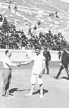 卡爾&middot;舒曼在摔跤比賽中獲得冠軍