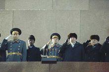 奧加爾科夫總參謀長（左一）在紅場閱兵式上