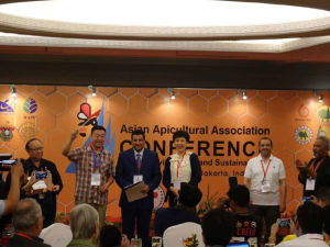 田野牧蜂獲得第十四屆亞洲養蜂大會金銀大獎