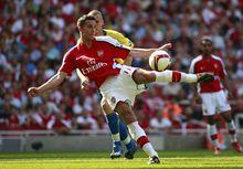 范佩西凌空抽射