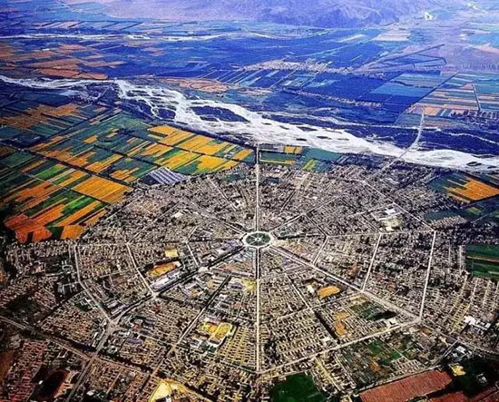 它是中國唯一沒有紅綠燈的城市,竟然不堵車!還美得特別詞窮!