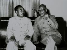 “八大”會場，龍雲與朱德合影