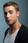 達斯汀&middot;米利甘英文名：Dustin Milligan 全名：Dustin Wallace Milligan 生日：1985-07-28 國籍：加拿大 職業：演員 活躍年份：2004年至今 達斯汀&middot;米利甘