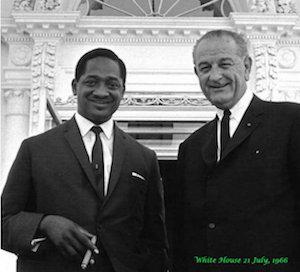 南美小國,印度裔占了多數,首任總統卻被華人當了!