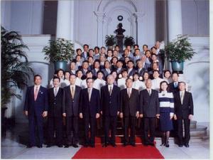 1998年總統府元首召見中華民國體育代表團有功人員 黃連順4排左2