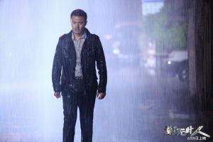 辜傑（于小偉飾）  