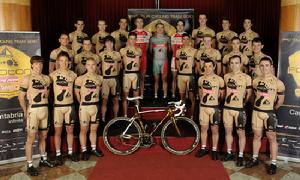 賽維托車隊隊員合影