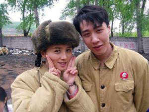 像兄妹一樣手拉手 像兄妹一樣手拉手