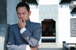 果靜林飾“倒霉臥底”酒井