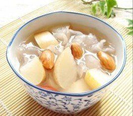杏仁雪梨燉銀耳 杏仁雪梨燉銀耳