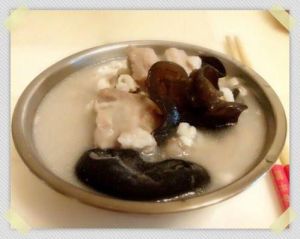 薏米海帶排骨湯 薏米海帶排骨湯