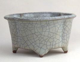 宋哥窯青釉海棠式花盆 宋哥窯青釉海棠式花盆