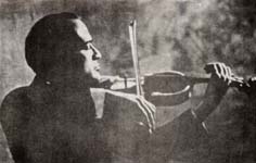 （圖）演奏中的胡伯曼