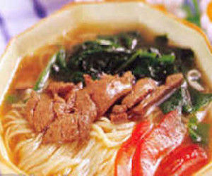 豬肝菠菜番茄面 豬肝菠菜番茄面