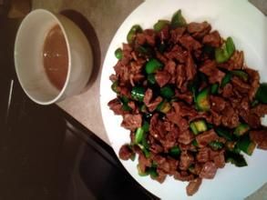 辣子牛肉丁 辣子牛肉丁