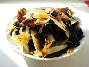 洋蔥炒木耳 洋蔥炒木耳