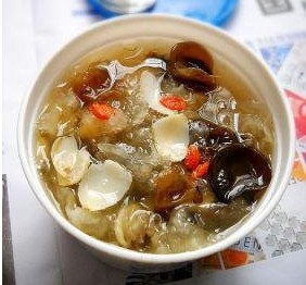 百合冰糖雙耳羹 百合冰糖雙耳羹