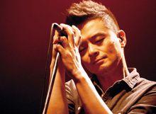 《明日天涯》演唱者：黃耀明