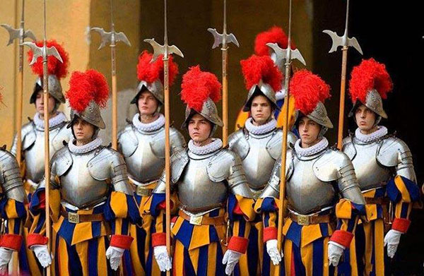 唯一未與中國建交的歐洲國家,面積等於天安門廣場,影響力卻驚人